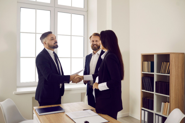 Illustration de l'article Notaires et commissaires de justice : combien de nouvelles installations d’ici 2025 ?