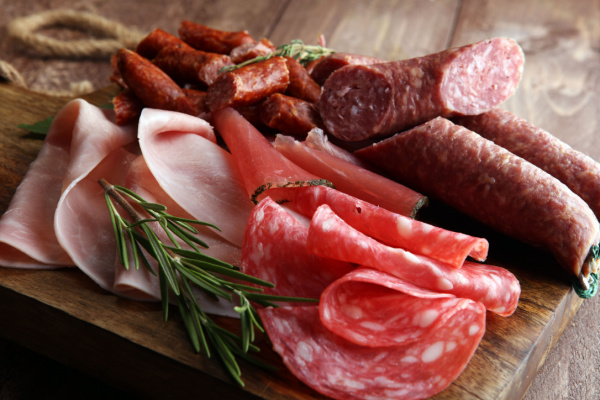 Illustration de l'article Secteur agroalimentaire : vers une réduction des nitrites dans les aliments ?